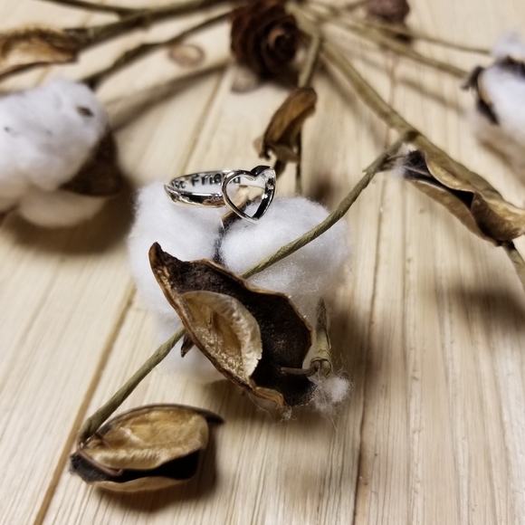 ❤❤Adorable Best Friend Heart Ring in SILVER ❤❤ - Picture 5 of 10